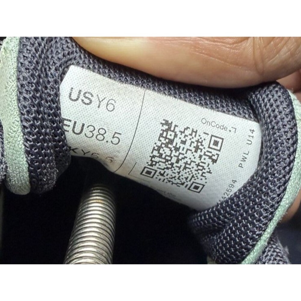ON Cloud Sky Youth "Glacier Sage" Kids Size 6 Running Shoes 3YD11442594 - Picture 8 of 8